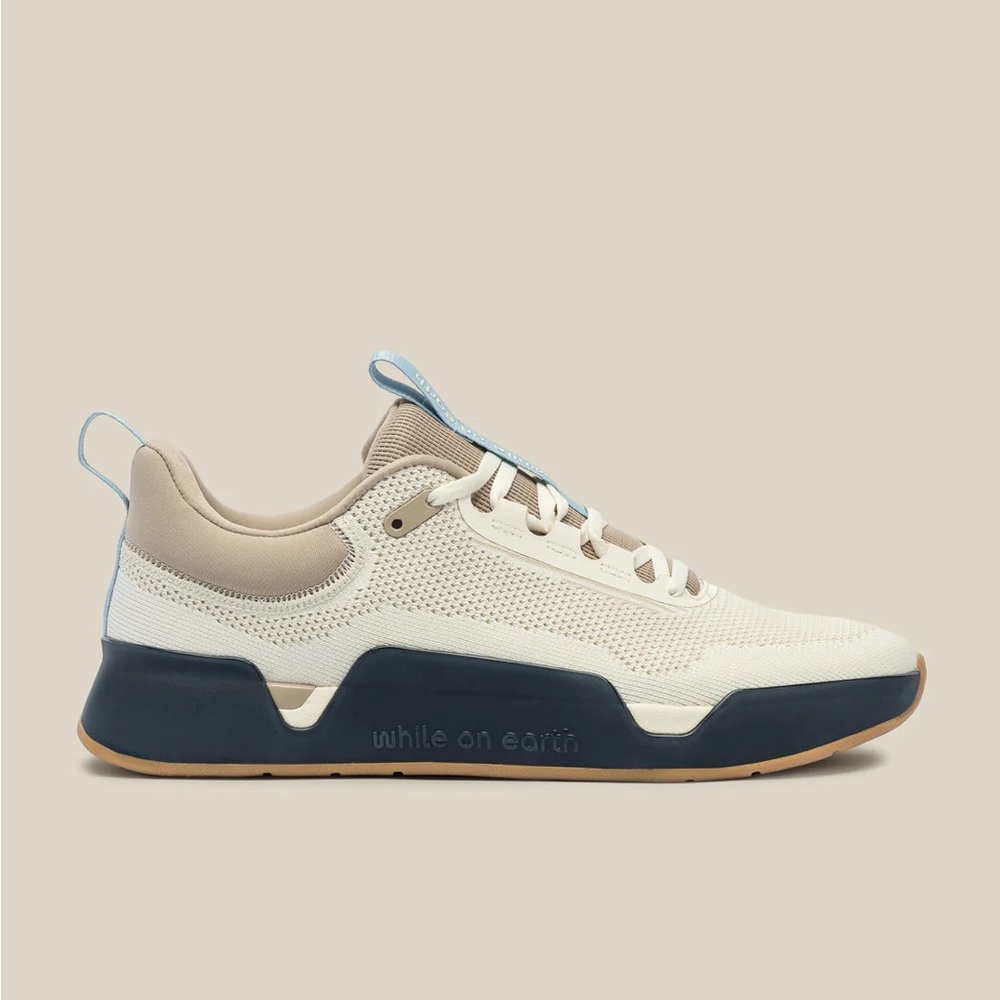 While on Earth Women’s Move Trainer